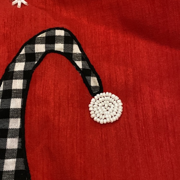 Gnome and Snowflake Bead & Applique Tree Skirt - Picture 5 of 12